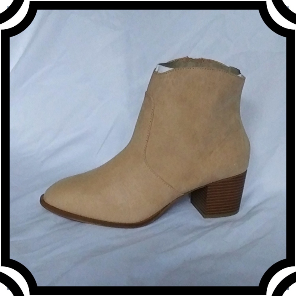 NWT Loft Beige Stacked Heel Ankle Boot